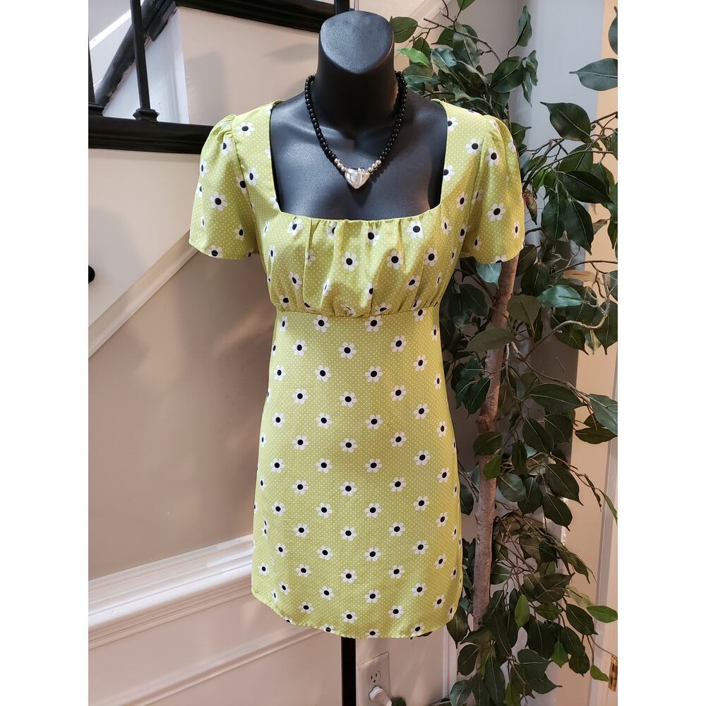 Forever 21 Daisy Dress Women's M Green Polka Dots Pleated Puff Sleeve Back Zip